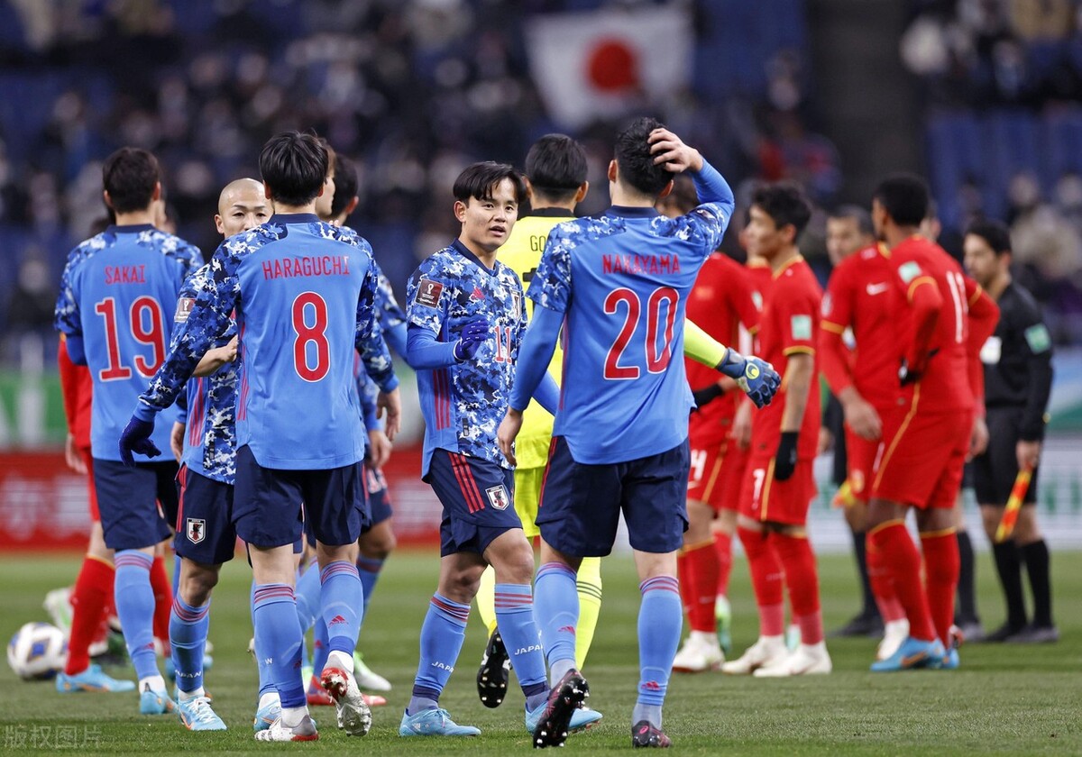 国足0-2不敌日本，真是难为了央视解说，全场比赛都在尬吹