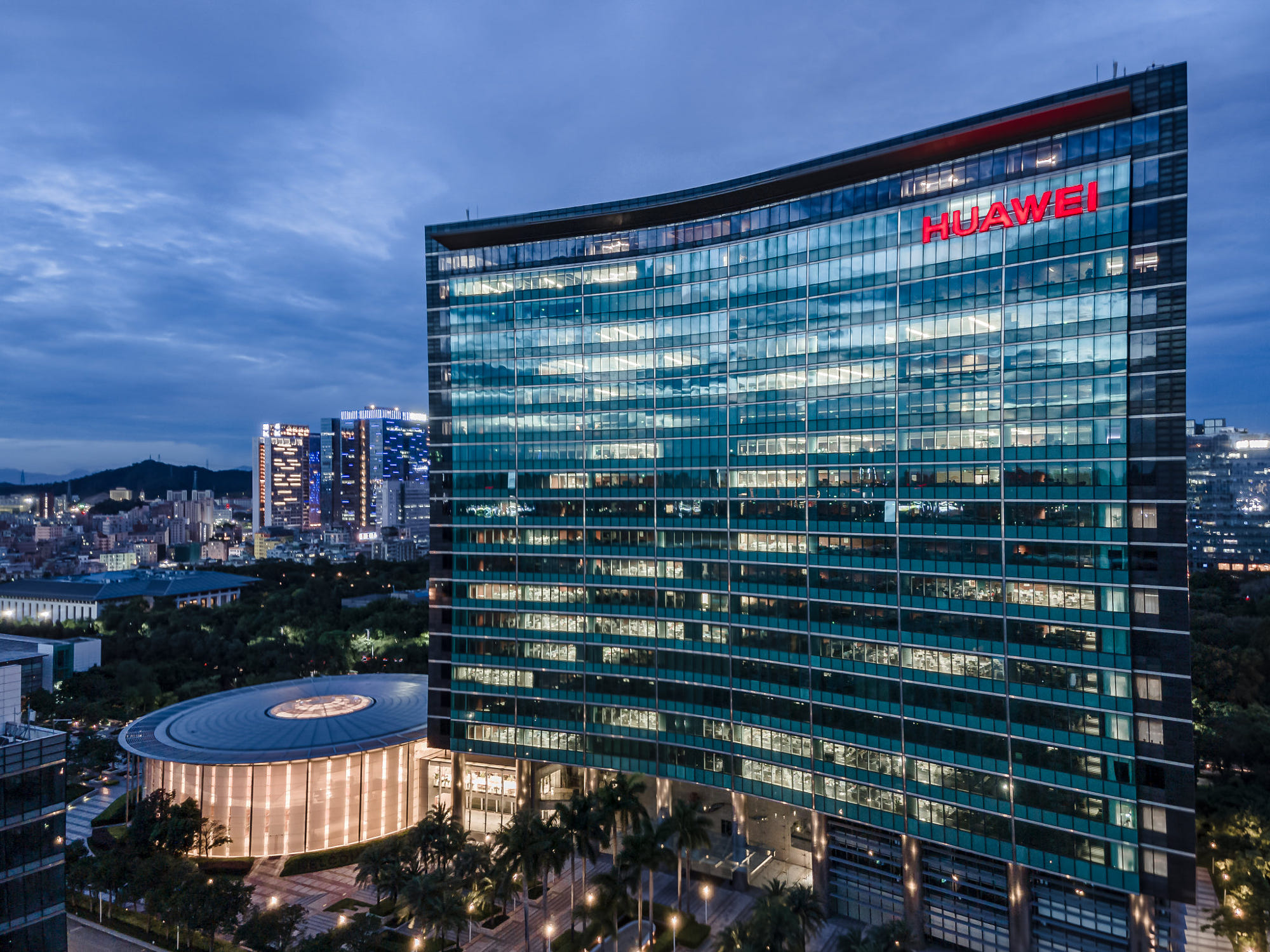 华为总部大厦华为总部位于深圳市龙岗区坂田华为基地.