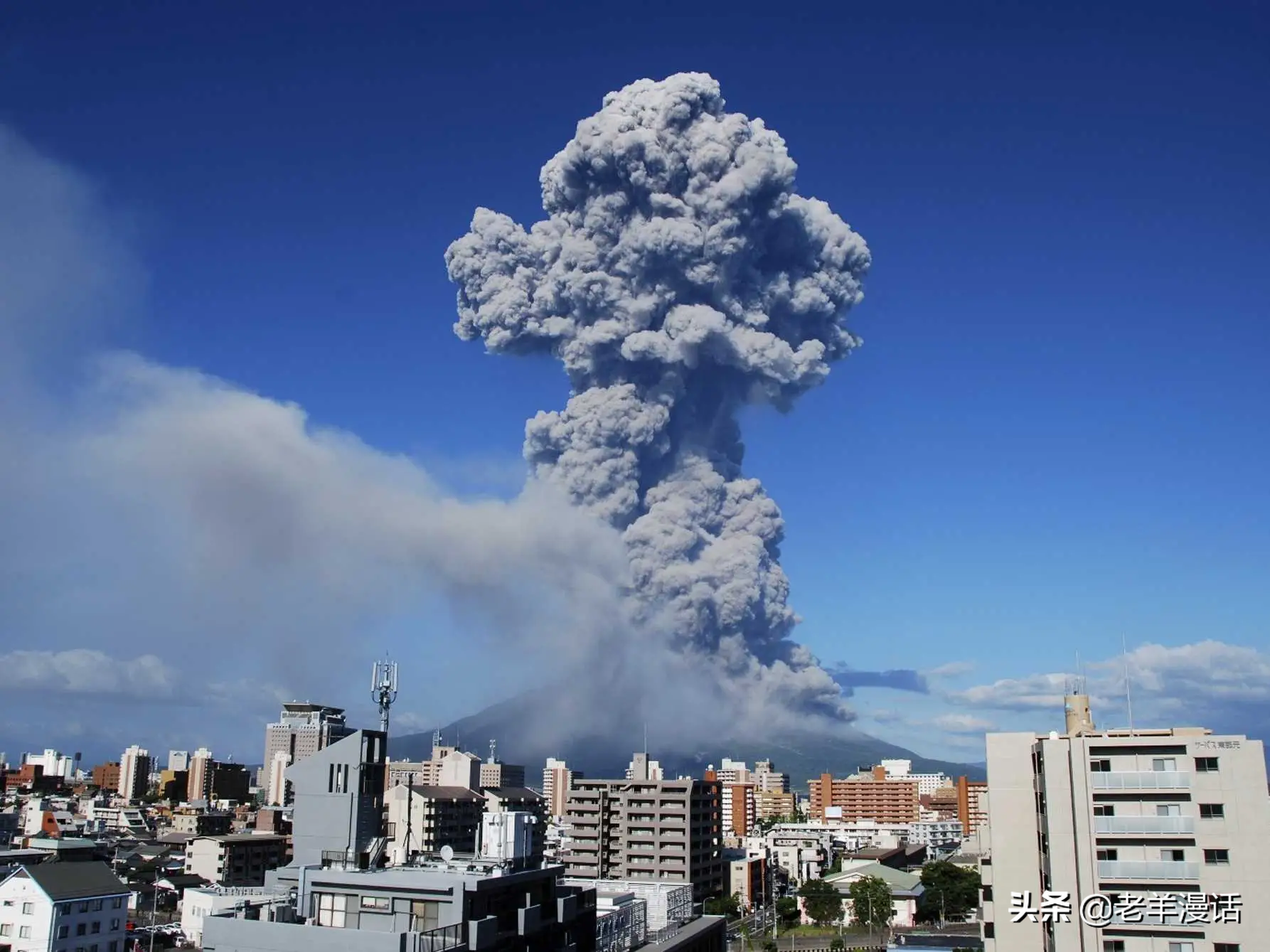 日本火山爆发视频(什么节奏！日本樱岛火山大喷发，烟柱达1200米，有人更担心富士山)