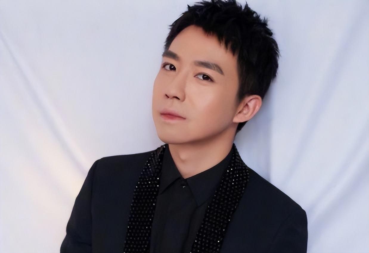 俞灏明:事业巅峰时被烧伤毁容,两年后他涅槃重生,做实力派演员