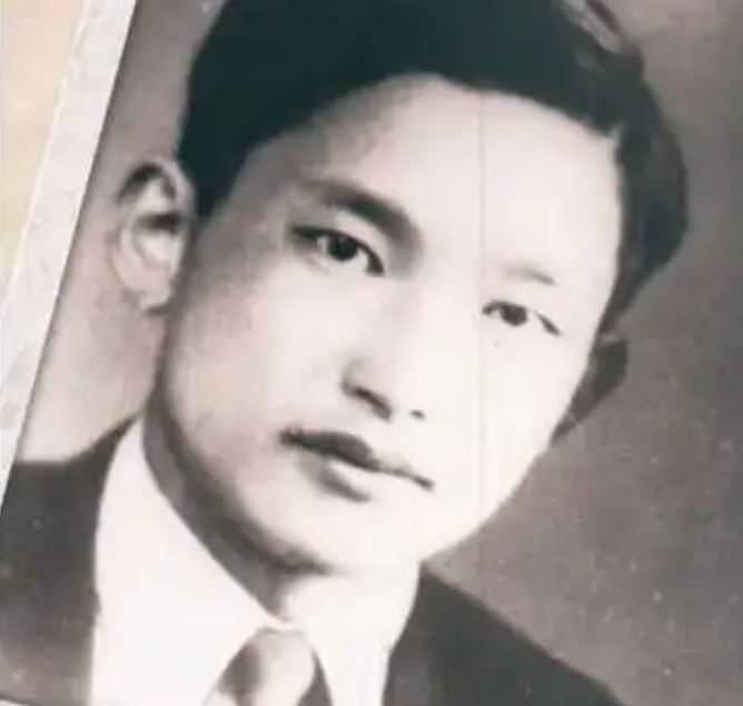 1975年蒋介石邀请毛主席访台，毛主席：小平同志代替我去台湾