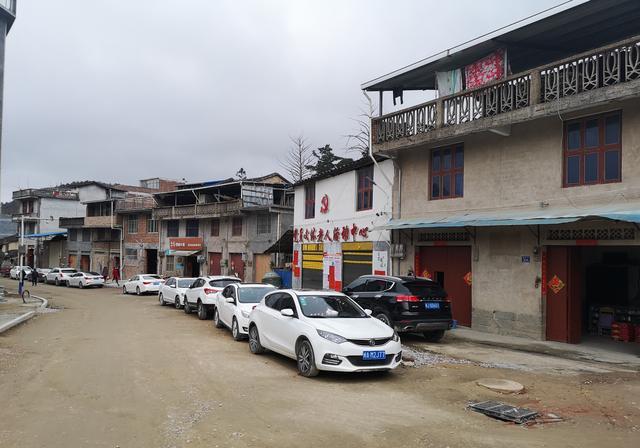 分期贷款，部分车主一年开不到1000公里，为什么农村要攀比买车？