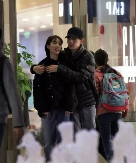 “被高估”的5位女演员，赚钱赚到手软，有人却拿不出像样的作品