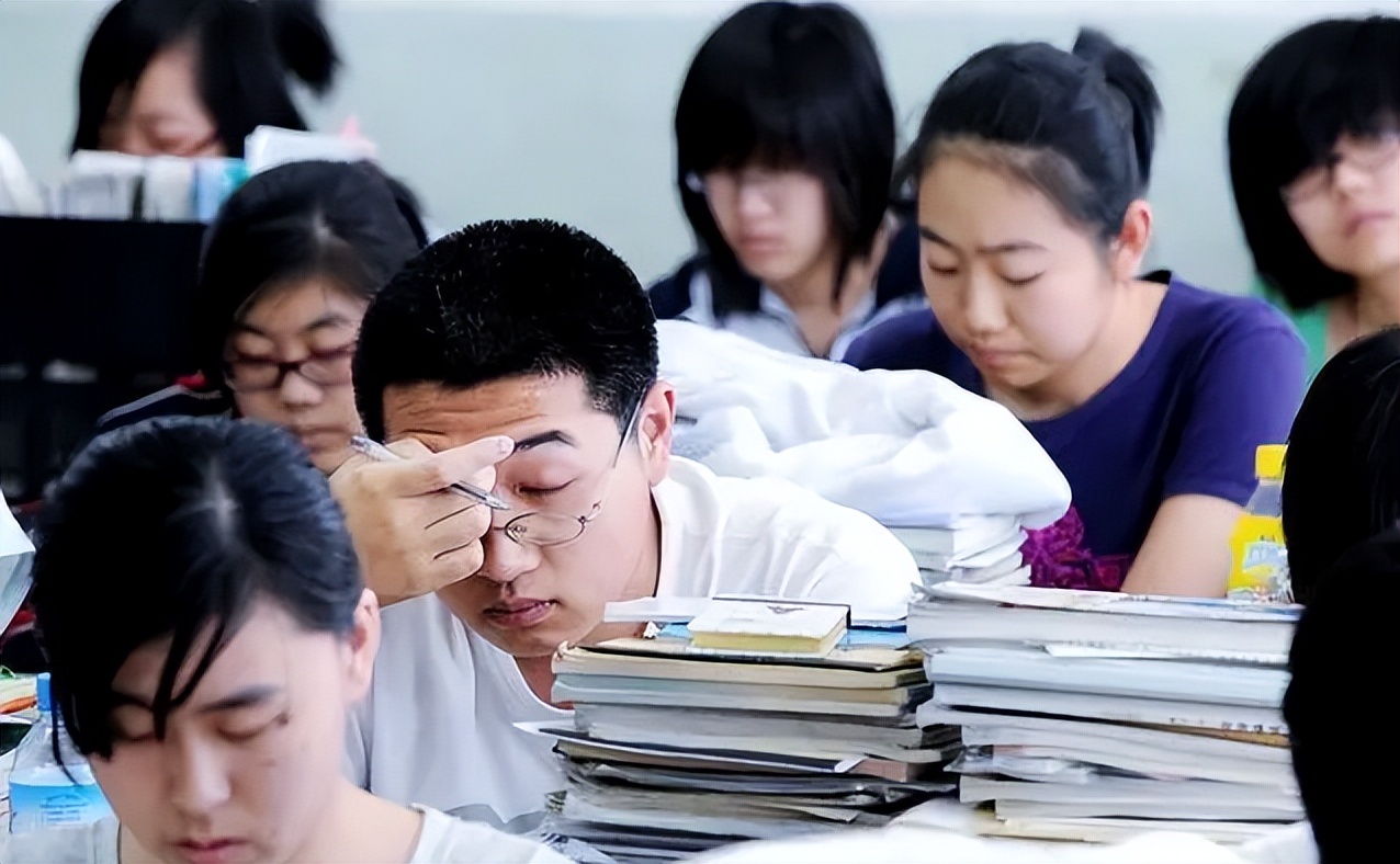 其實,考上北大的同學還是少數,大多數同學都會夢想破滅,所以沒考上的