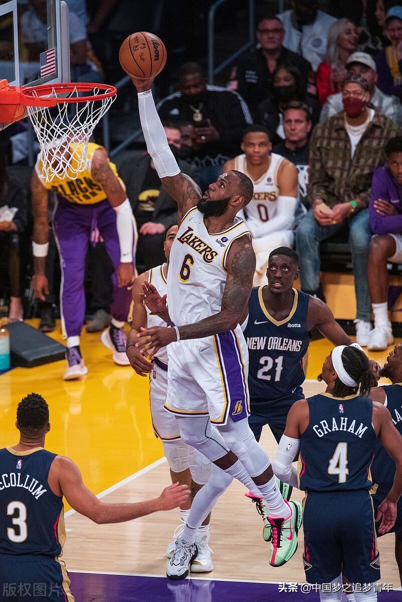 nba为什么不能刷分(28日NBA最大的争议：詹姆斯垃圾时间刷分，疑似被队友联手做掉)