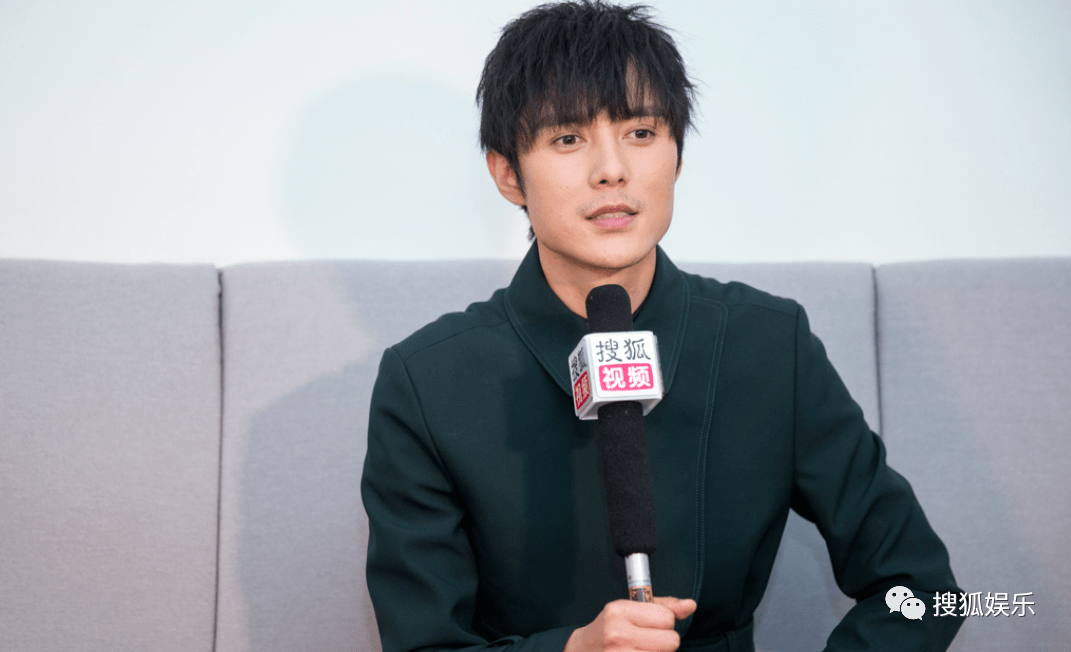 也就是说,如果此次曝光的恋情中,女方是邓郁立,那这个瓜也算两年后被