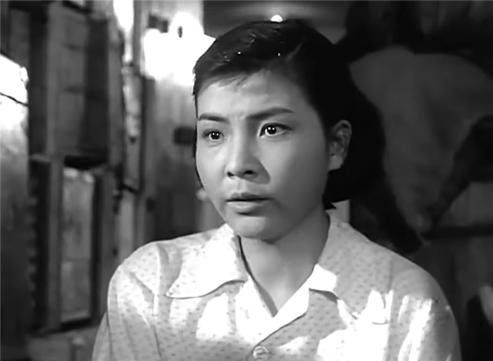 铁路老电影(62年前的《12次列车》:真实事件改编,"容嬷嬷"李明启首部