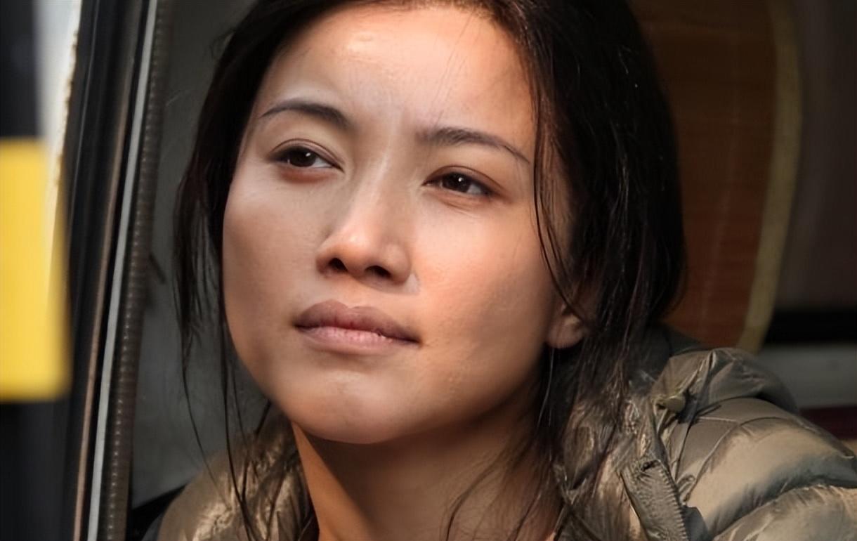 49岁的8金影后颜丙燕:性情刚烈不妥协,为了拍戏甘心当不婚族?