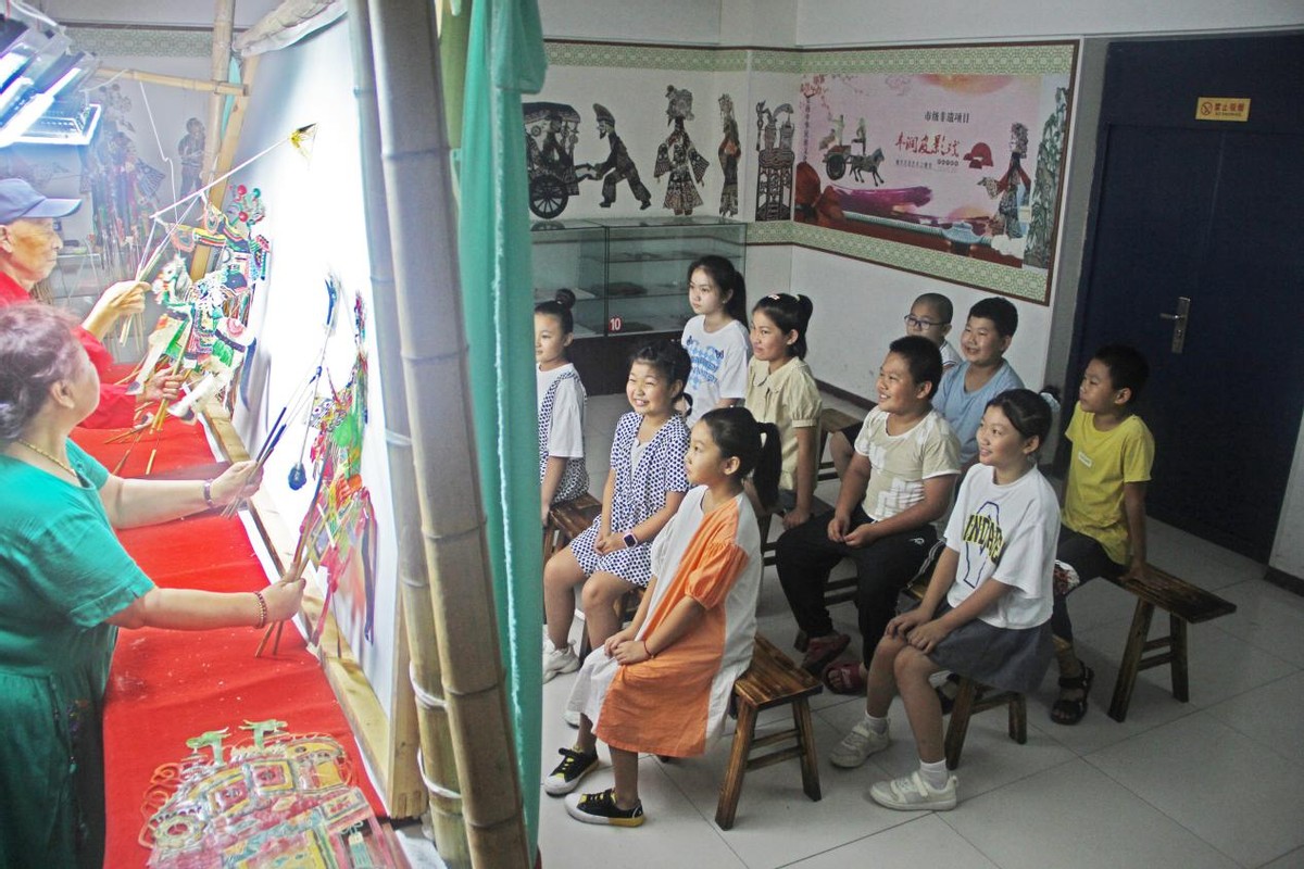 唐山市丰润区文化馆开设皮影戏暑期小课堂
