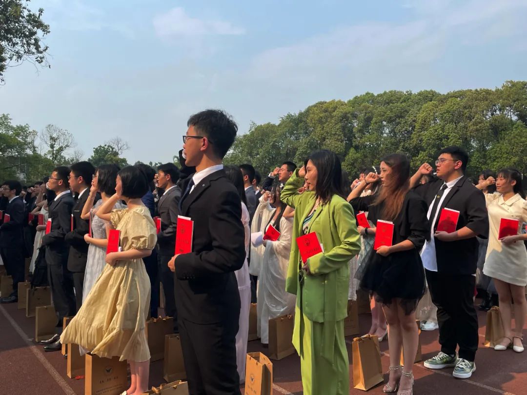 意义非凡！18岁与20岁的青春对话，成都盐外新阶段，学子的新起航