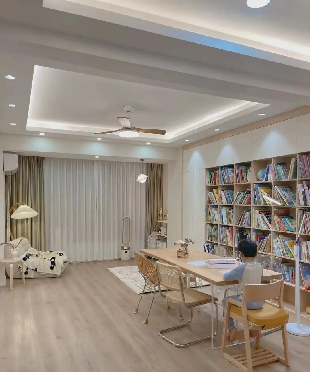 小户型也能有“室内游乐场”？拒绝鸡肋客厅，给娃满地打滚的自由