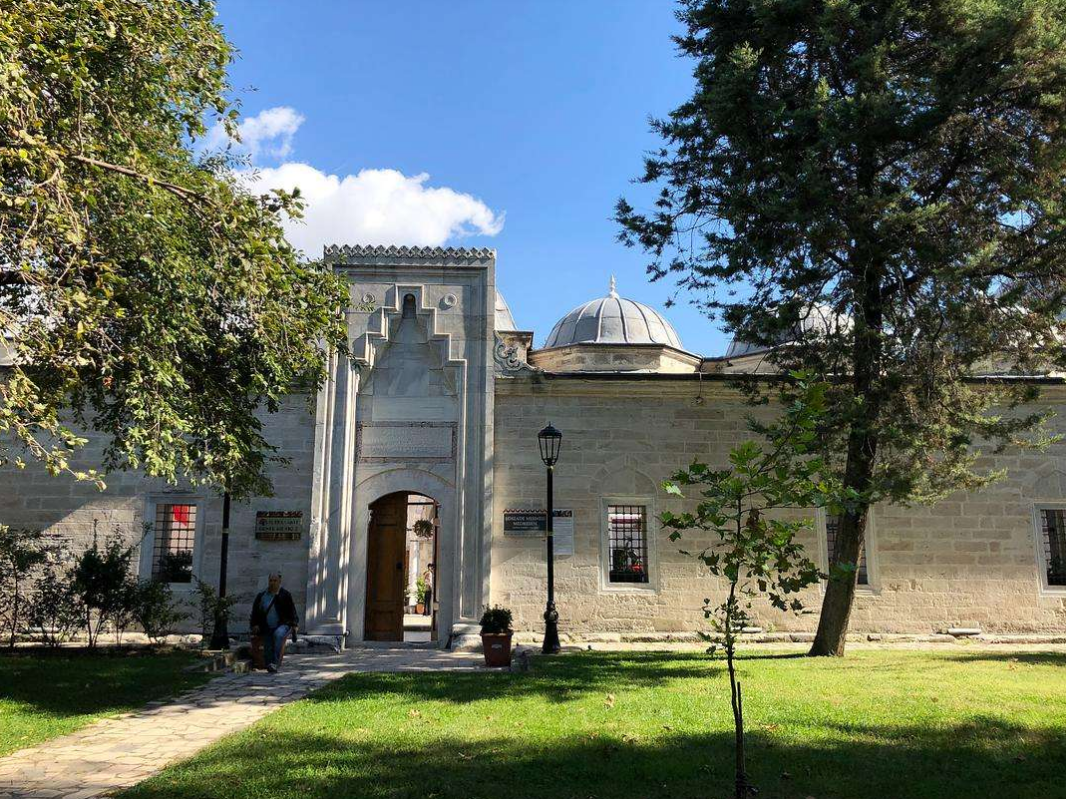 土耳其恶魔：洗脑上千女性做情人，藏6.9万颗避孕药，被判1075年