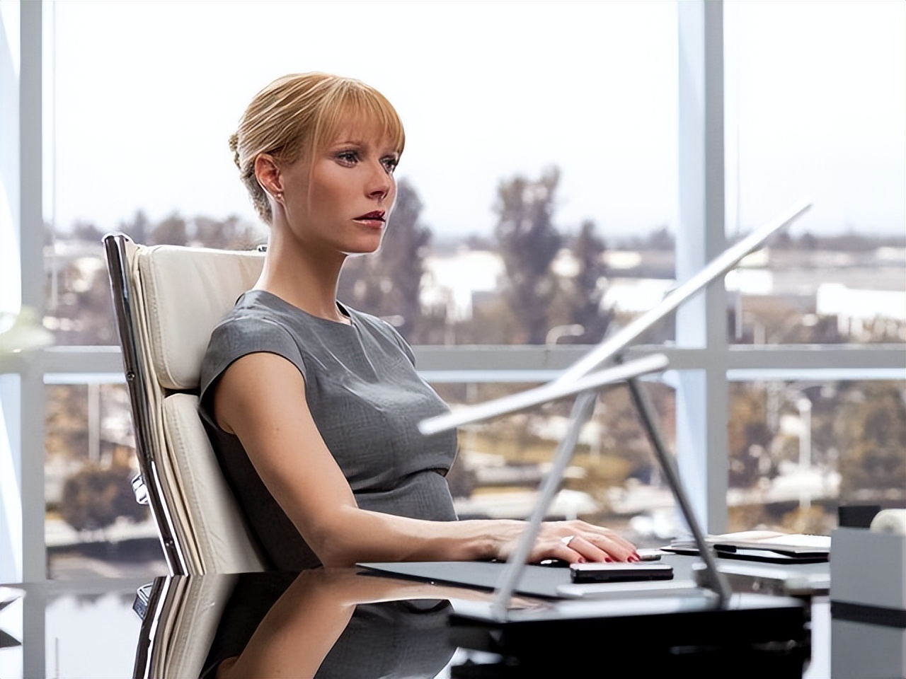 为什么有时候胸口会突然痛几下？是心脏病的信号吗？不要瞎想