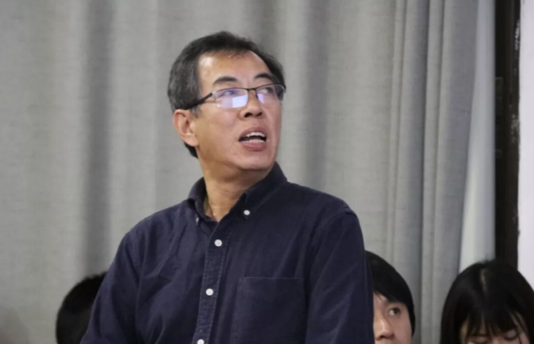 清华教授工资单被曝光，真实薪资引网友热议，感觉被骗得好惨