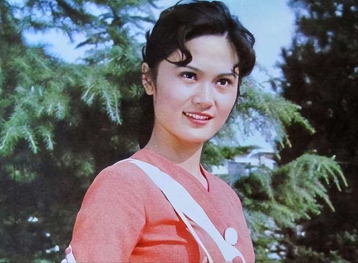 演员张金玲:为爱息影,生子后被弃,带儿子改嫁富商后终获幸福