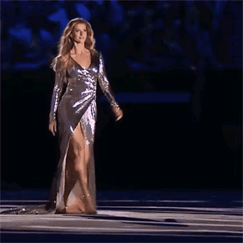 吉娘娘2014年世界杯（超模也爱足球，34岁吉娘娘、36岁水果娜，助阵本国世界杯开幕式）