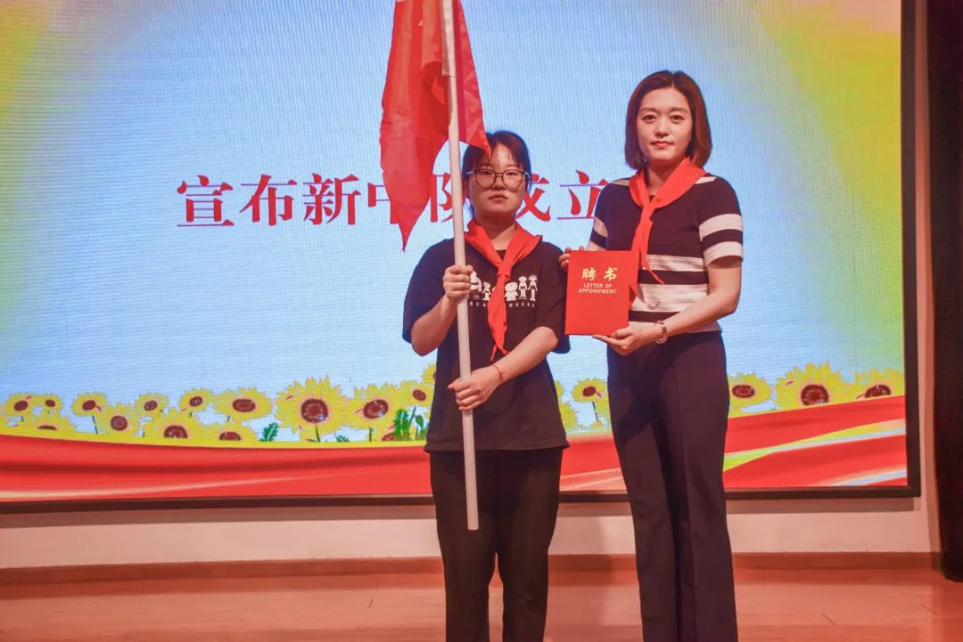 双流特教校举行以“小蜗牛心向党 红领巾齐飞扬”为主题的入队活动