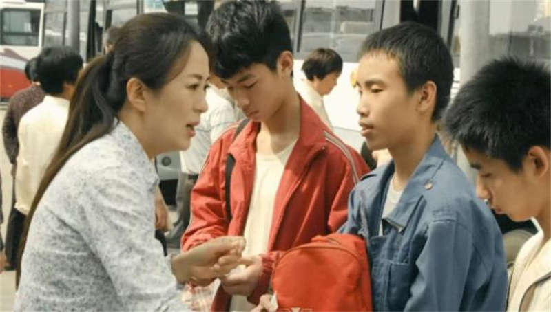 浙江女子戴杏芬给重庆乞丐10元，20年后乞丐成富豪，送100万报恩