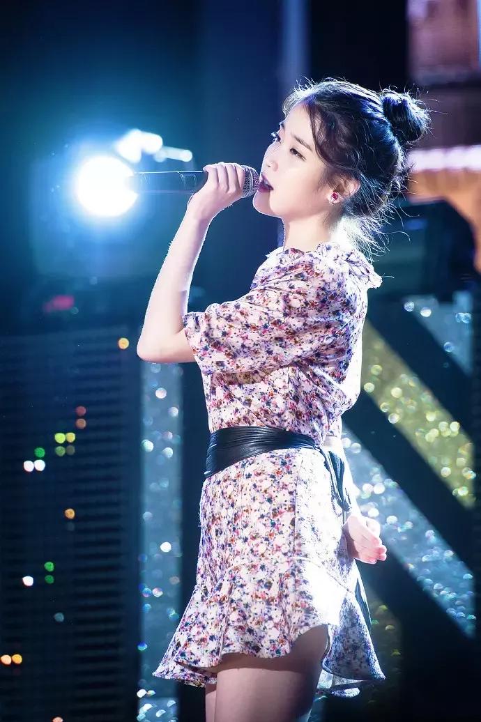 李知恩魅力舞台写真集