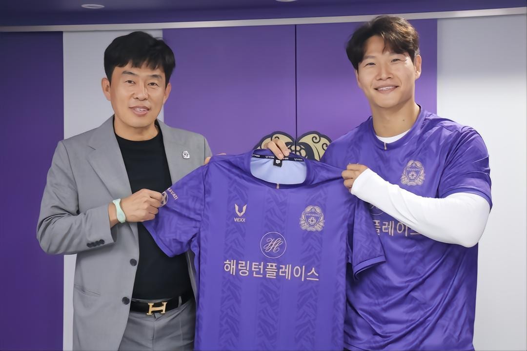 韩国K2联赛安养FC队签下歌星金钟国，仅三天就解约了