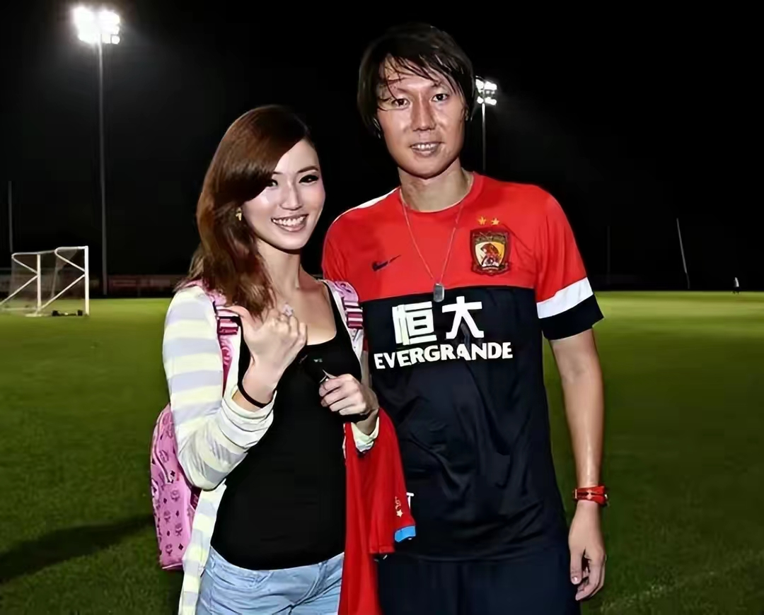 我國的足球運動員有哪些（國足球員個個富得流油，太太團美麗大方，李鐵事件只是冰山一角）