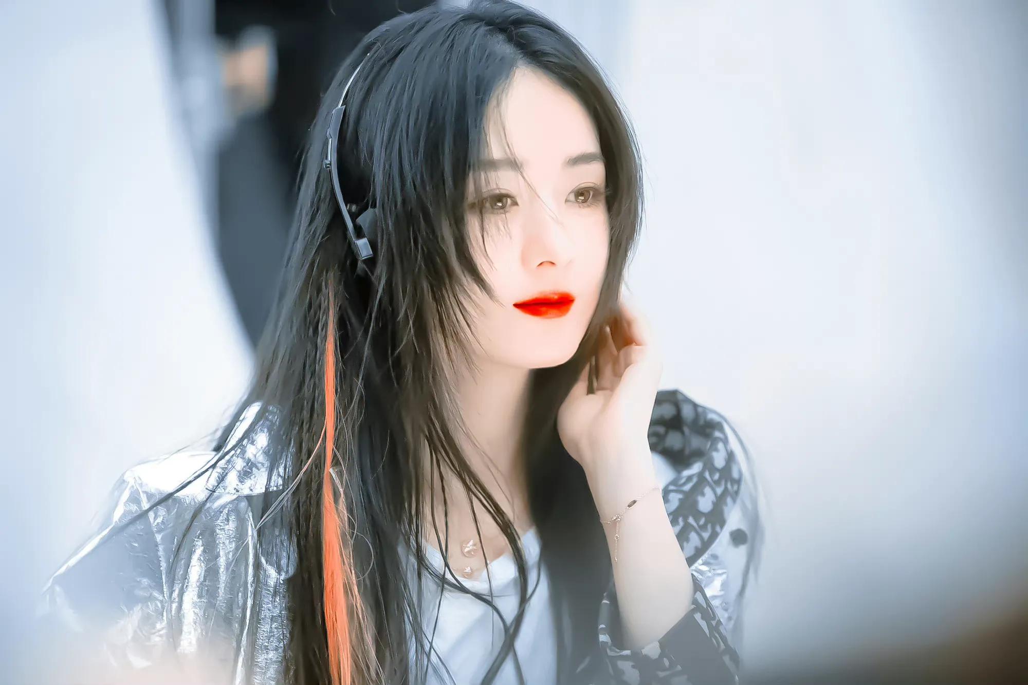 电竞背景图女(女明星电竞少女图合集:赵丽颖,杨幂,迪丽热巴,angela