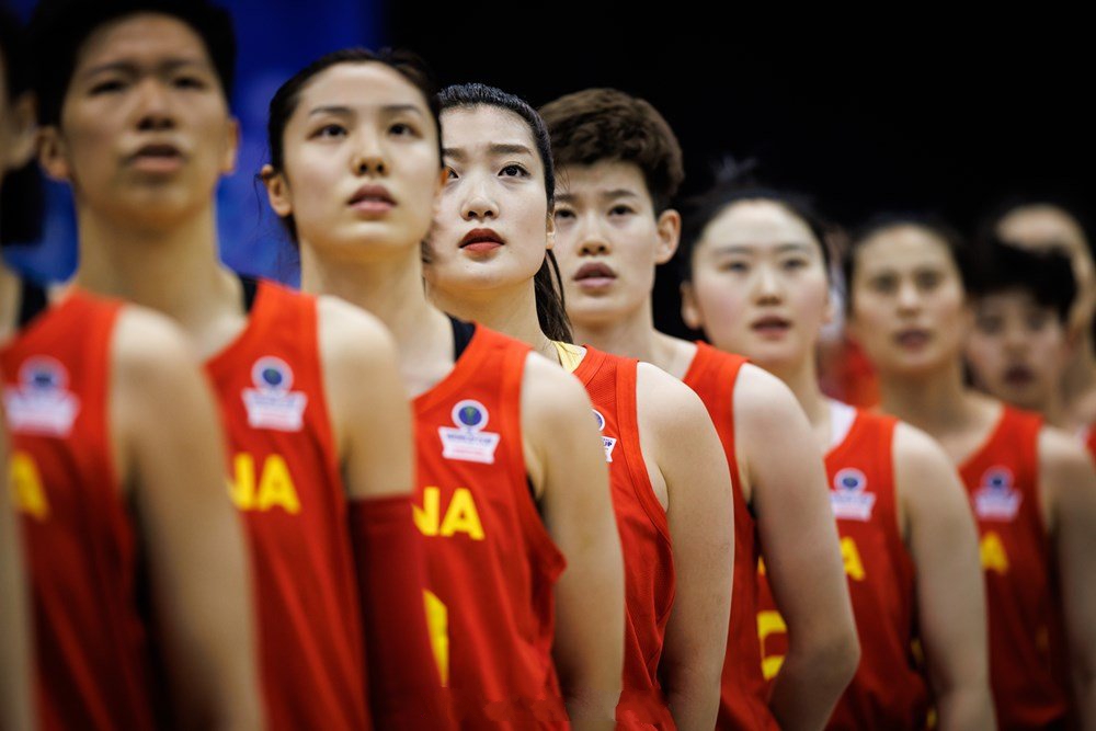 中国女篮冲冠大利好！美国第一中锋俄罗斯被捕，大概率无缘世界杯