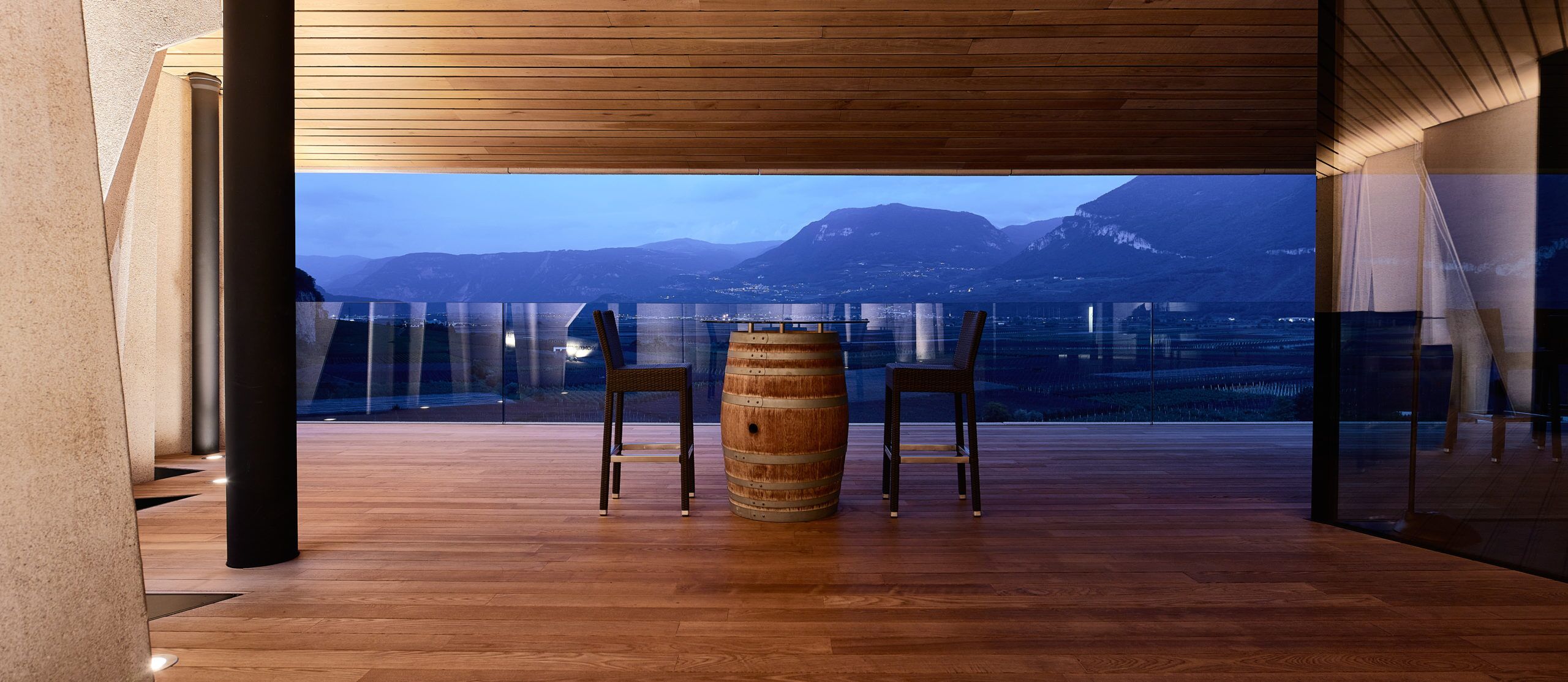 帮助酒香走出酒巷的酒庄建筑