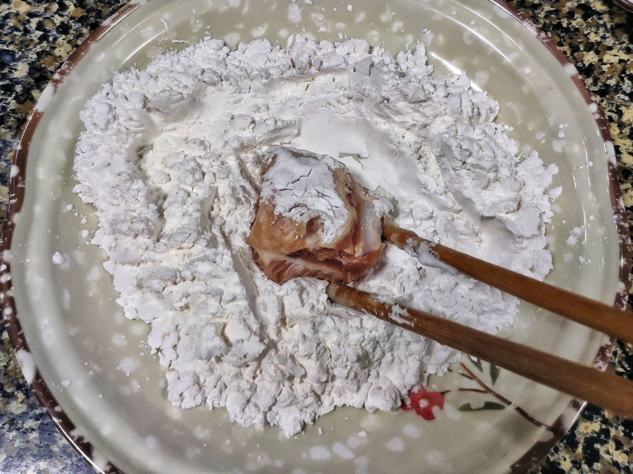 菠萝排骨制作方法（教你做酸甜开胃的菠萝排骨）