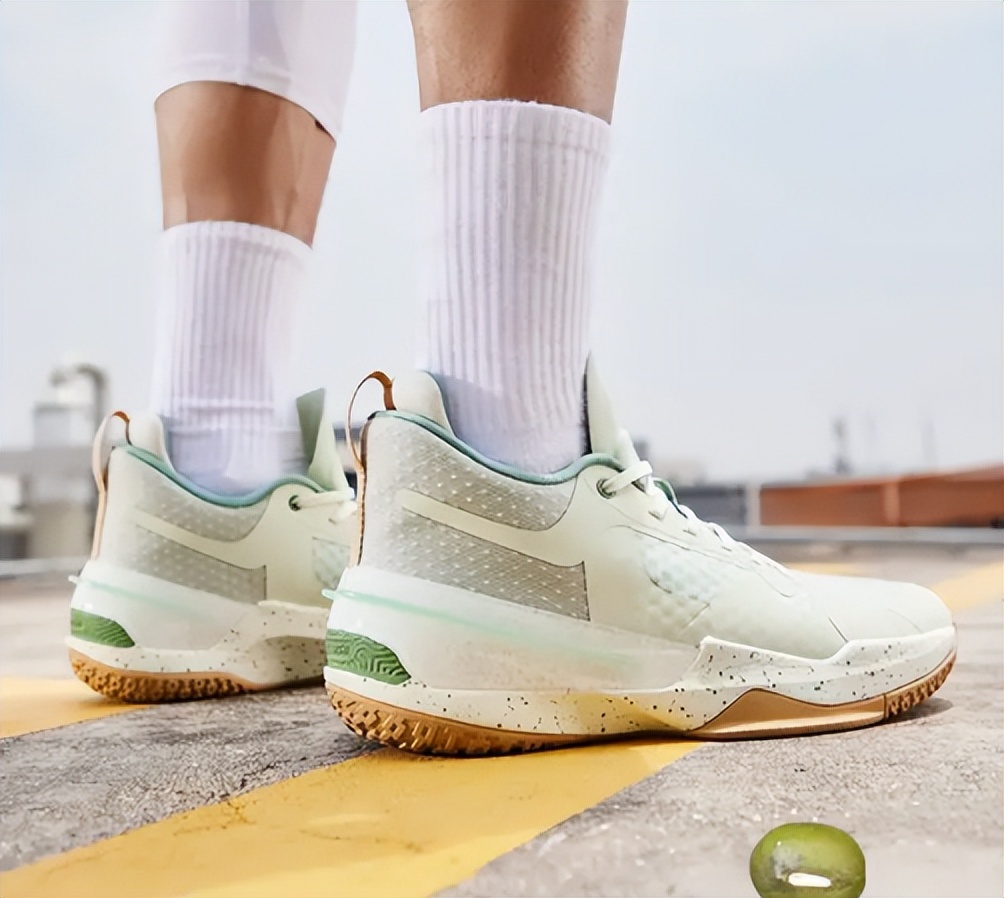 匹克和361篮球鞋哪个好（国产新品！匹克帕克4代回归，361度新鞋好帅，特步抄袭李宁驭帅？）