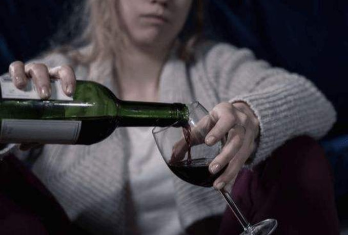 00后高校两男生轮奸酒醉女同学其1人未遂，法官：不影响认定轮奸