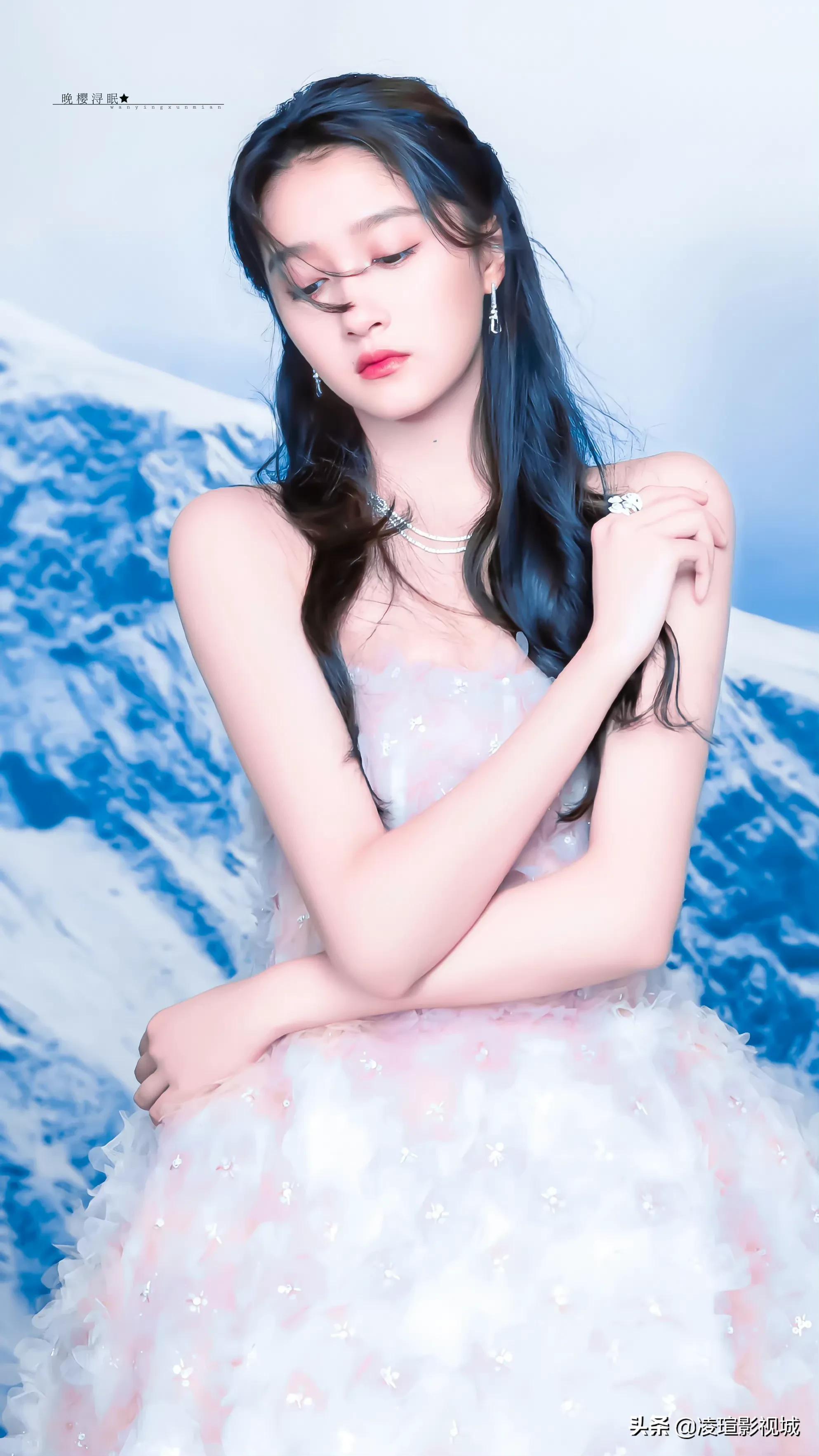 明星壁纸图片分享：关晓彤（2）