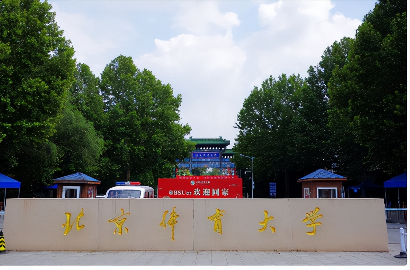 体育生集体“打疫苗”火了，画面十分养眼，让医护人员都心动不已