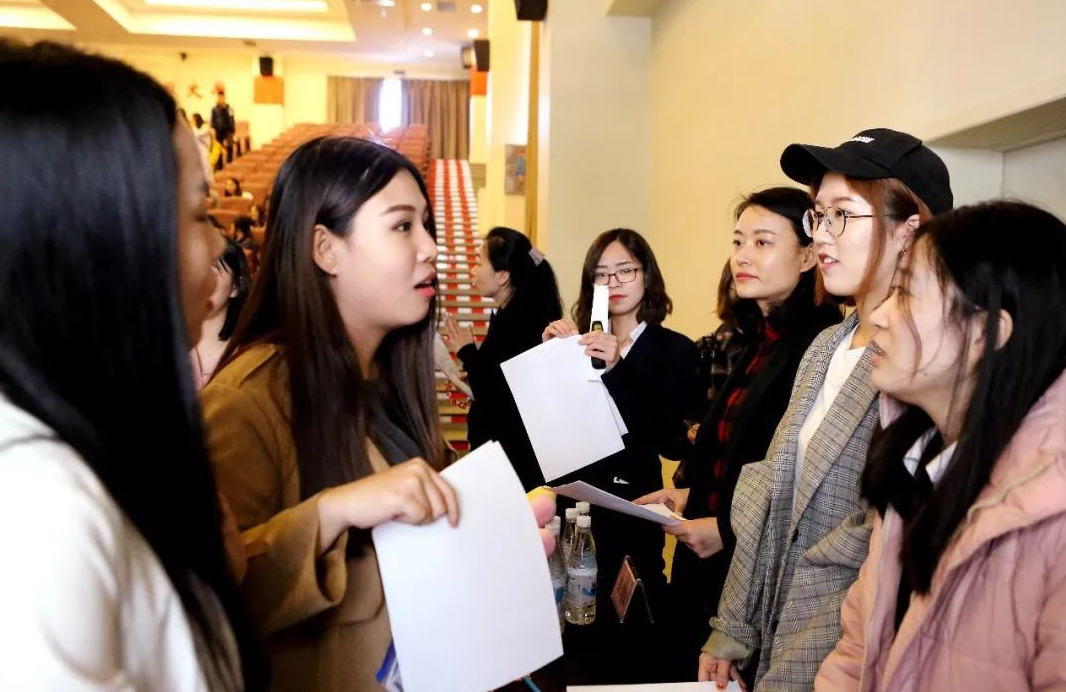 上海人均月入过万？收入等级表出炉后，才知学历带来的差距多明显