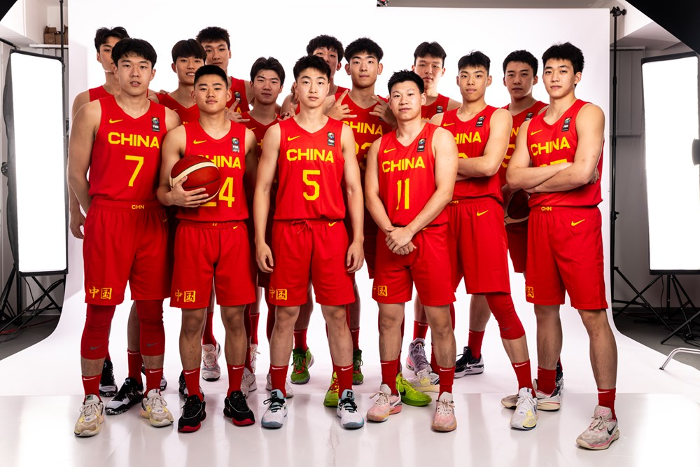 中国队西班牙男篮（中国队被针对？1分钟4犯规，输西班牙吹罚引争议，FIBA紧急删录像）