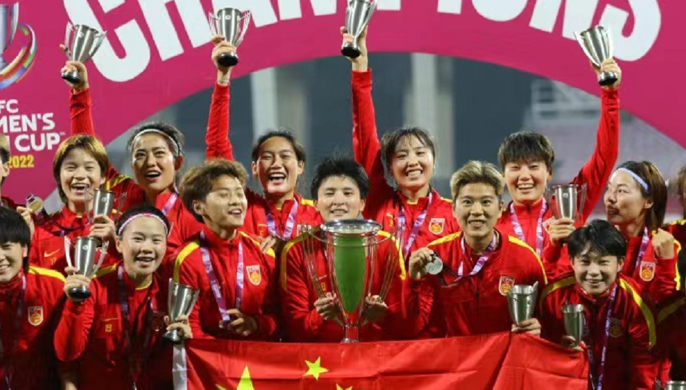 王霜想提前回国备战世界杯(官宣！中国女足2022年第一位留洋球员诞生，23岁国青队长登陆欧洲)