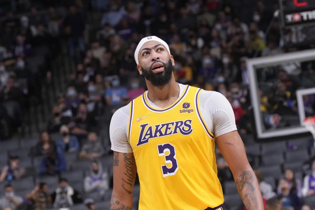 球星戴维斯集锦("浓眉哥"安东尼戴维斯在湖人本质上是一个顶级吃饼侠)