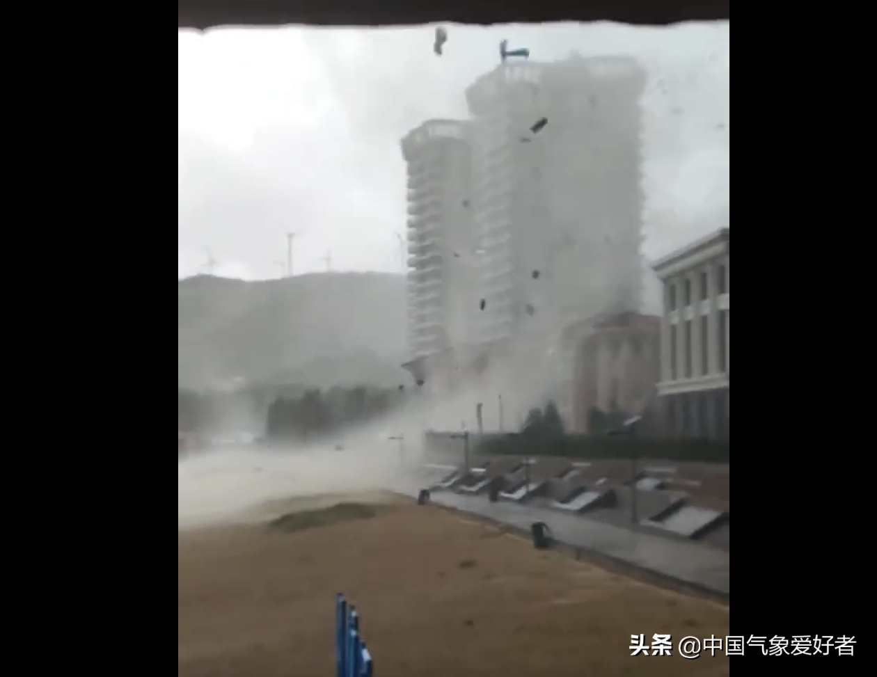 龙卷风袭击海景房！广东一天发生三场龙卷风，这正常吗？