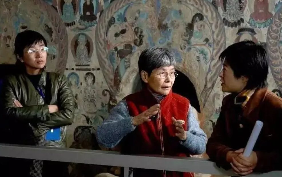 她是北大才女，却“抛下”丈夫，深居荒漠59年，82岁感动全中国