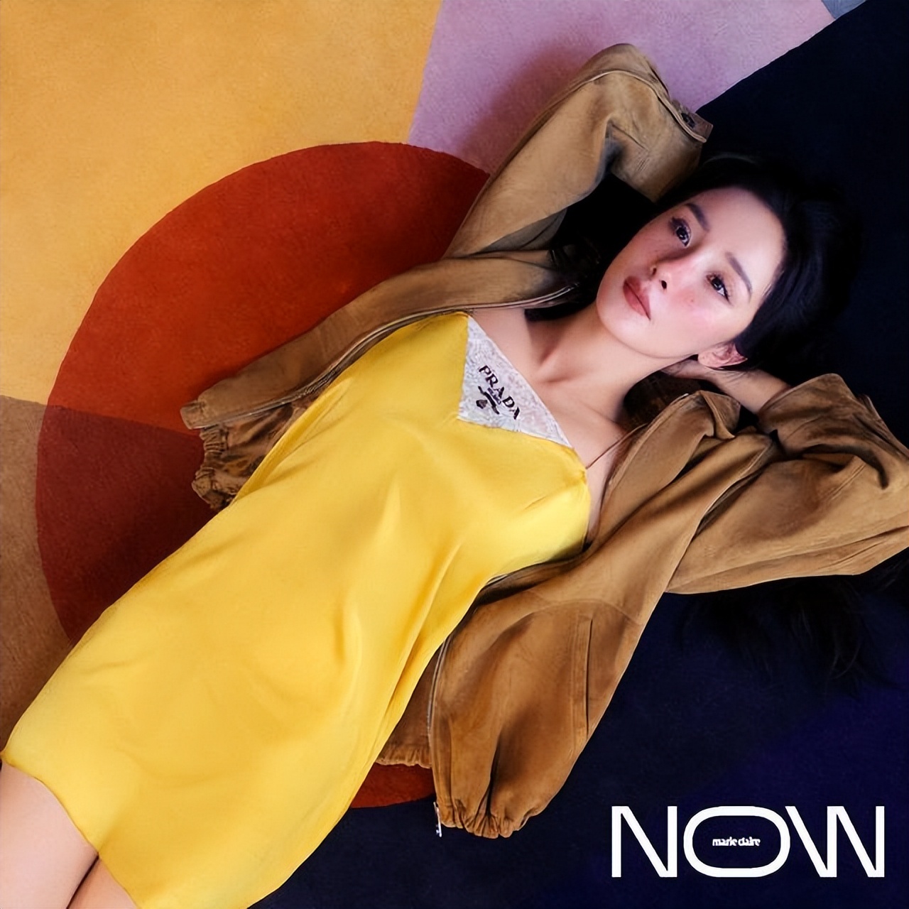 杨幂最新时尚大片曝光！穿裙装照样是直接开挂，化晒伤妆容美到爆