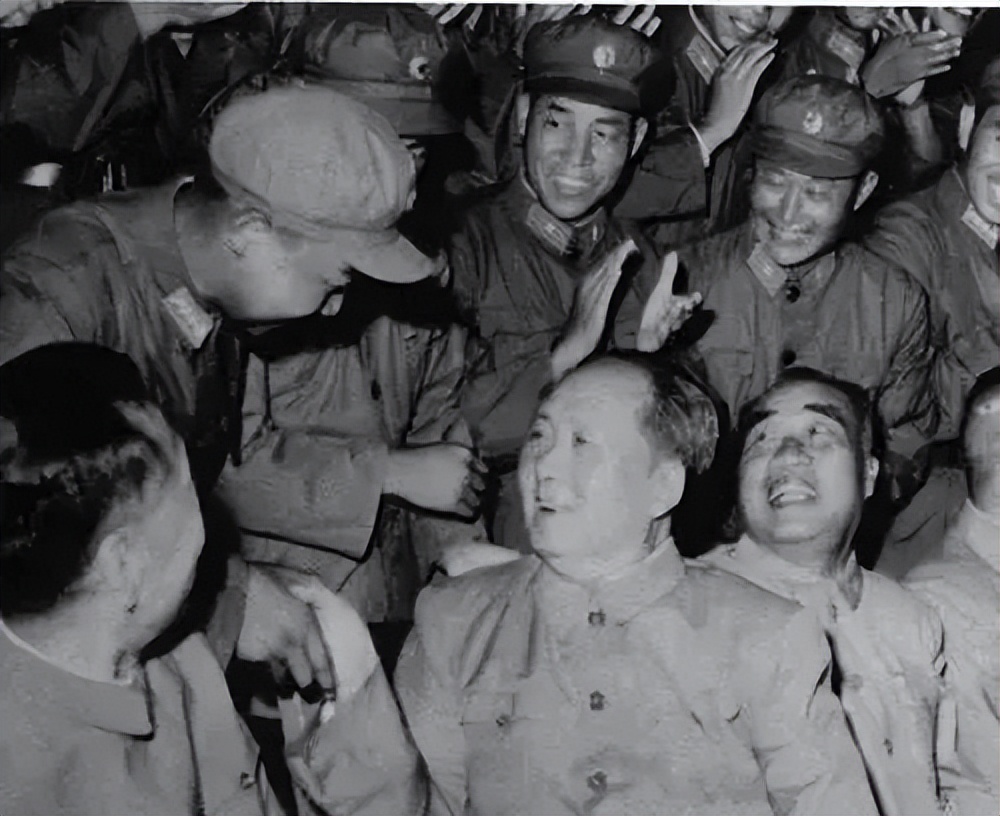 我军唯一的大校营长：主席特批，打落一架敌机，军衔上就加一颗星