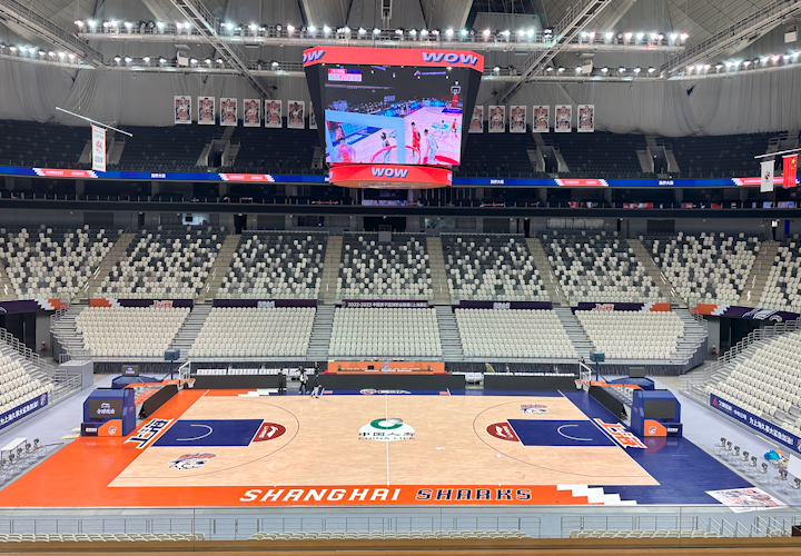 为什么nba总决赛延期（太业余!上海久事男篮主场低级失误，大屏故障导致比赛延迟半小时）