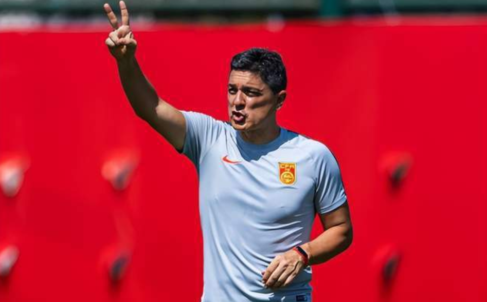 央视五台足球直播（CCTV5调整直播计划，国足VS韩国大战有变，洋帅变阵反击争4强）