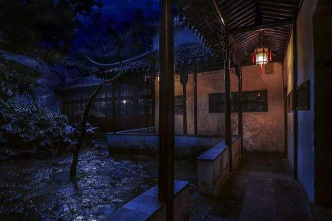 杜甫因战乱与弟弟分离，作诗一首遣怀，颔联极具美感千古流传