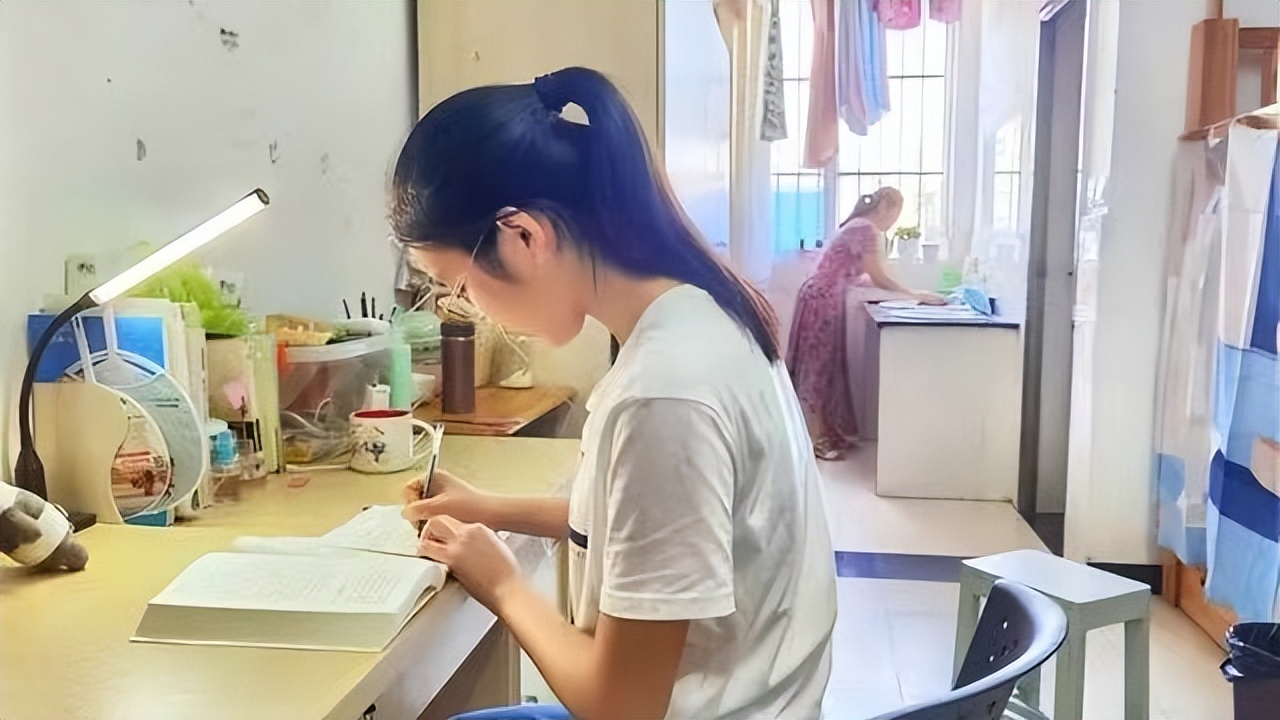 四川“寒门女孩”张心语，高考693分上清华：母亲蹬三轮供她上学