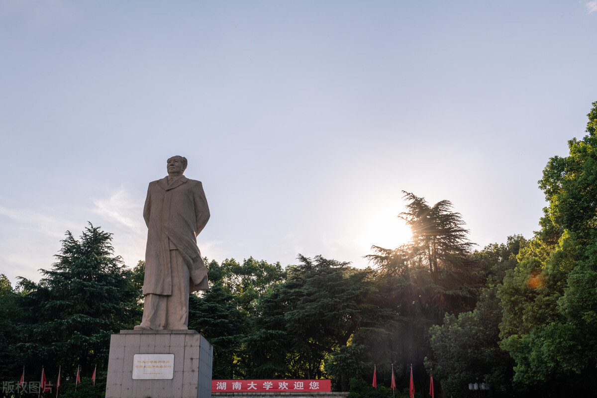 湖南大学研考统招2800人，自划线涨幅与国家线同步，唯有哲学降分