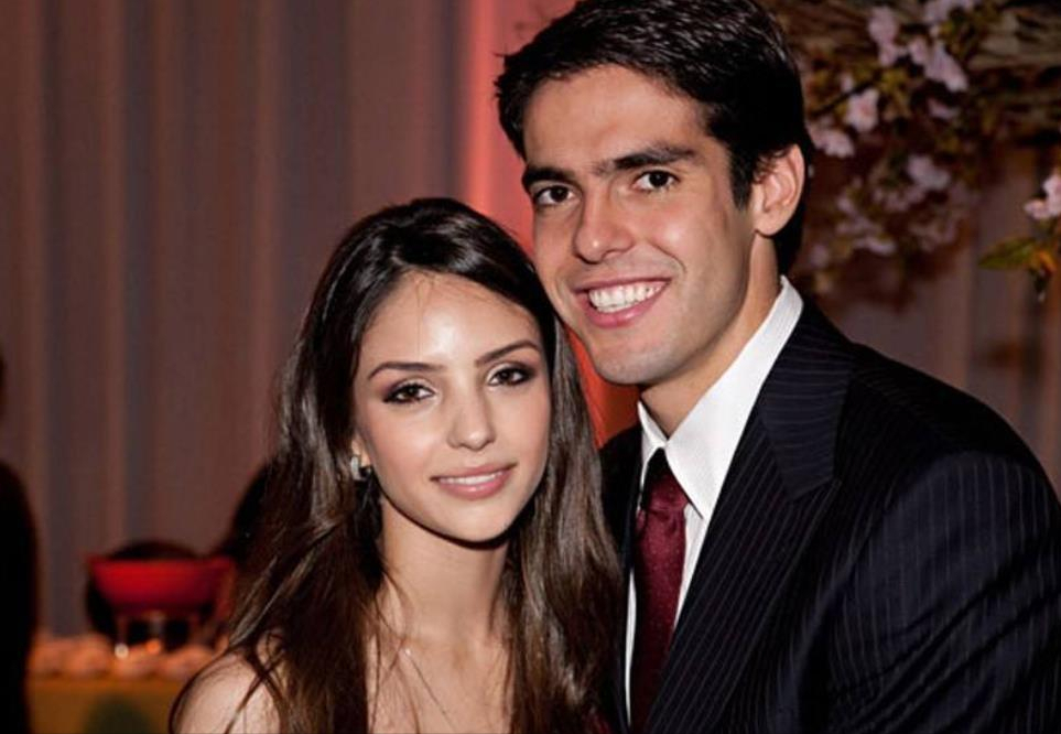 卡卡跟前妻为啥离婚（卡卡：和梅西一样忠于爱情，前妻为事业离去，小13岁嫩模为他续爱）