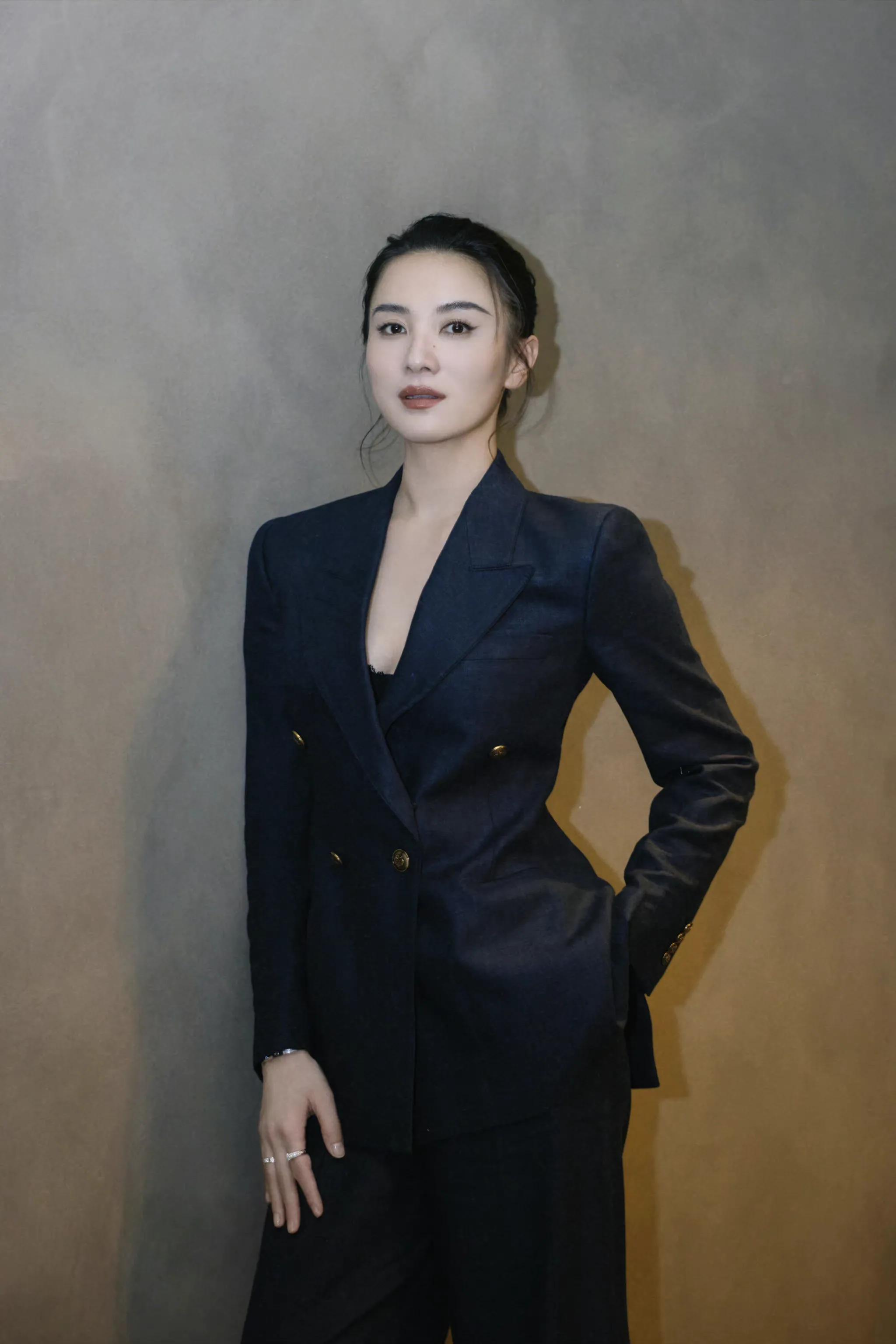 宋佳米兰时装周大片