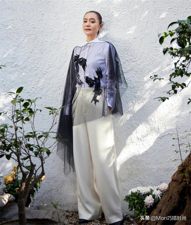 看了62岁刘雪华的穿搭，我发现：穿衣“不扮嫩”，从容老去才真美