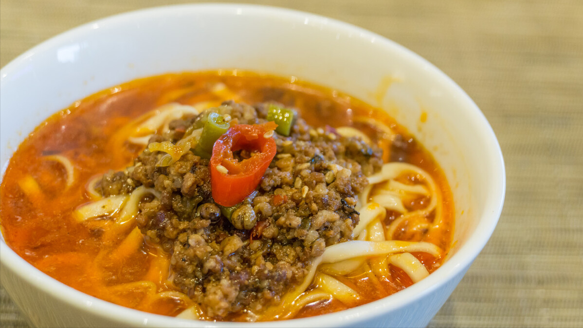 成都十大特色美食，看着都流口水吃起来更香，夫妻肺片仅排第三？